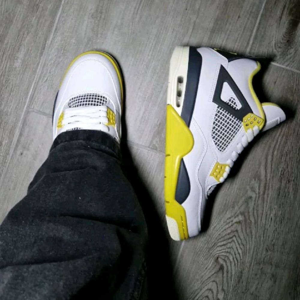 Air Jordan 4 Retro Vivid Sulfur